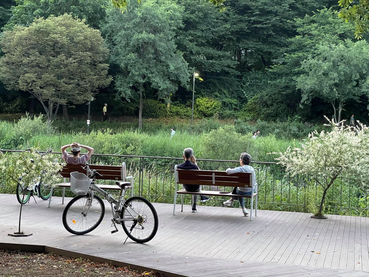 좋은 디자인은 사람들을 환대하고 연결한다. 공원과 벤치는 모두를 위한 복지다. 이은주 기자