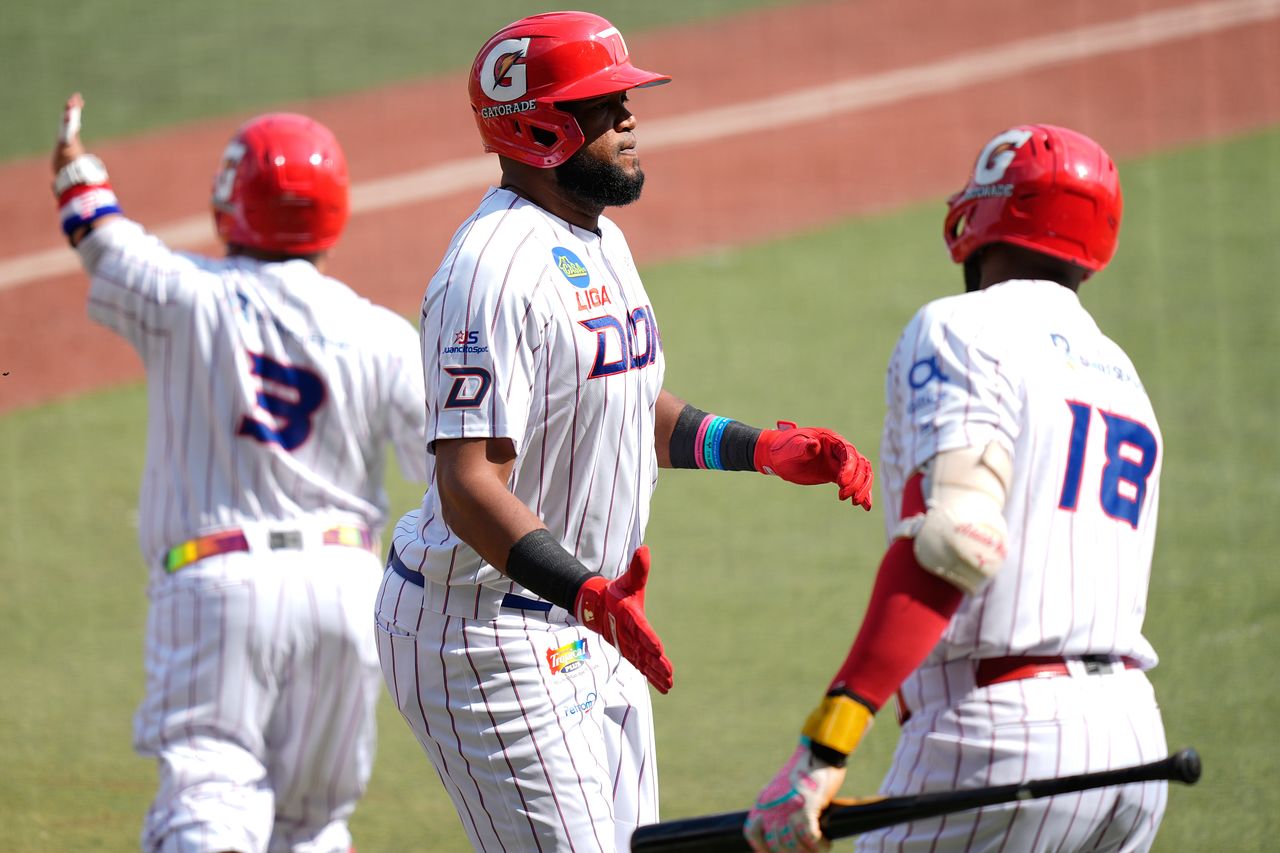 지난달 열린 푸에르토리코와의 캐러비안 시리즈에 도미니카공화국 국가대표로 출전한 소크라테스 브리토(가운데). AP=연합뉴스