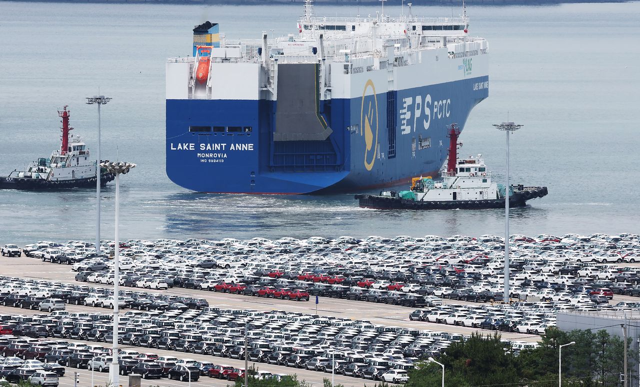 경기도 평택항에 수출용 자동차가 세워져 있는 모습. 연합뉴스