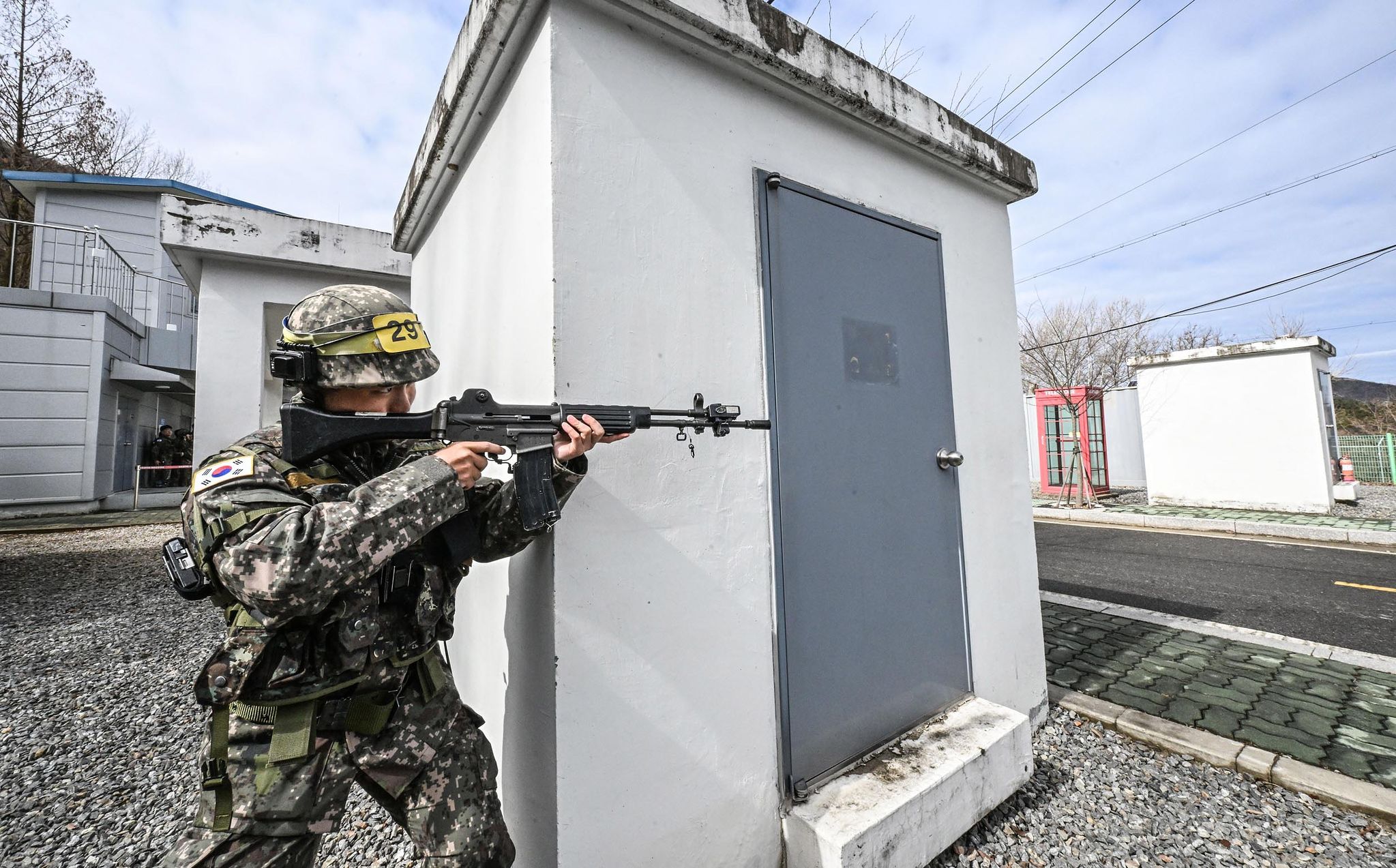 예비군들이 시가지 전술훈련을 하고 있는 모습. 사진 육군