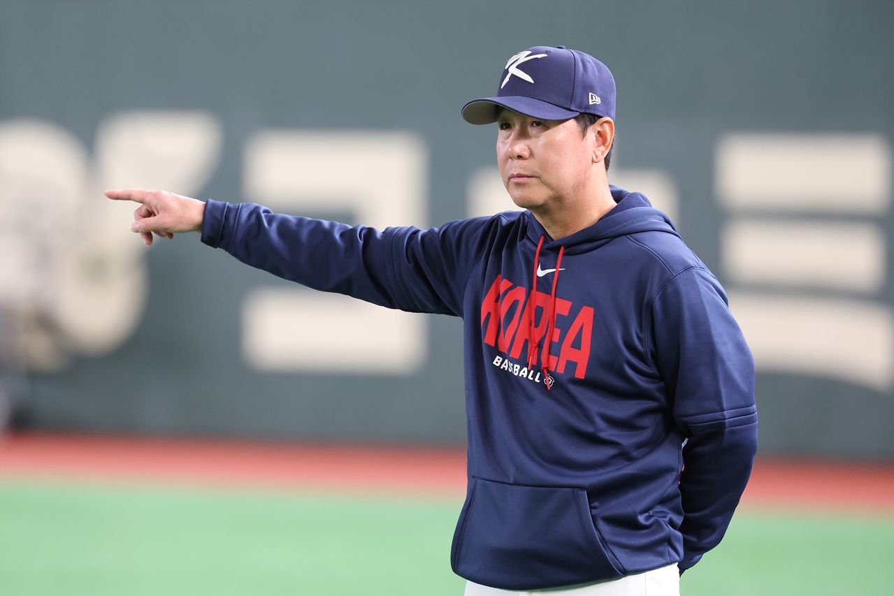 4일 도쿄돔에서 공식 훈련을 지도하는 류지현 야구대표팀 감독. 연합뉴스
