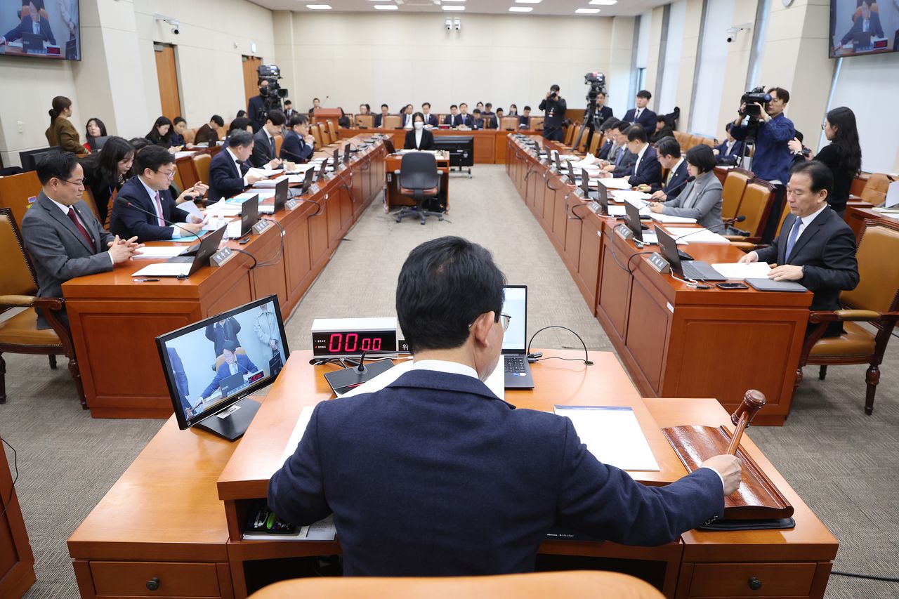 김상훈 위원장이 4일 서울 여의도 국회에서 열린 대미투자특별법 처리를 위한 특별위원회에서 안건을 상정하고 있다. 뉴스1