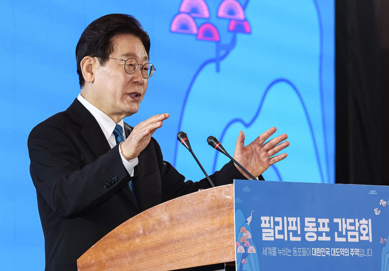 이재명 대통령이 4일(현지시간) 필리핀 마닐라의 한 호텔에서 열린 동포 간담회에서 발언하고 있다. 연합뉴스