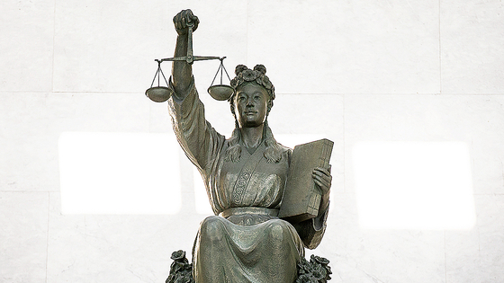 서울 서초동 대법원 정의의 여신상. 김성룡 기자