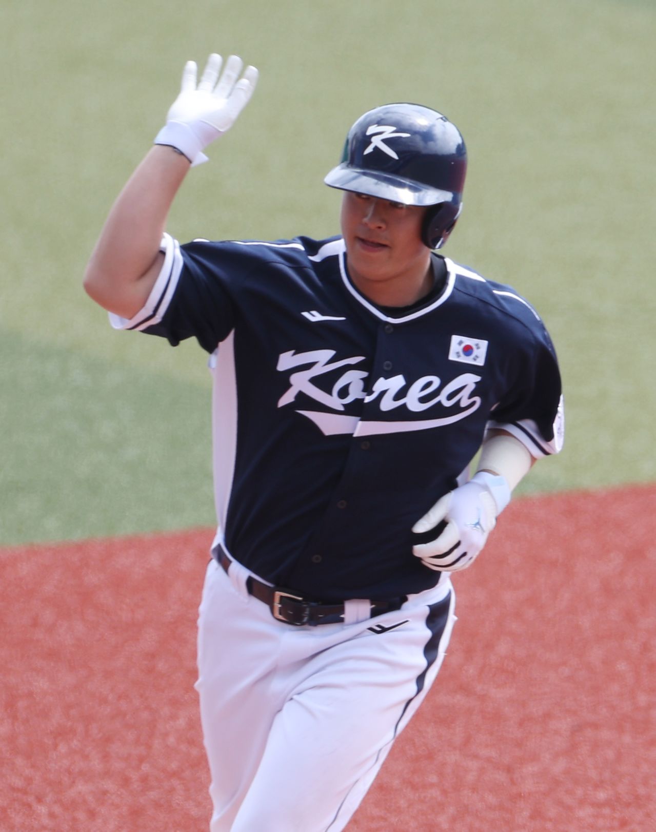 지난달 23일 한화와의 연습경기에서 홈런을 친 노시환. 연합뉴스