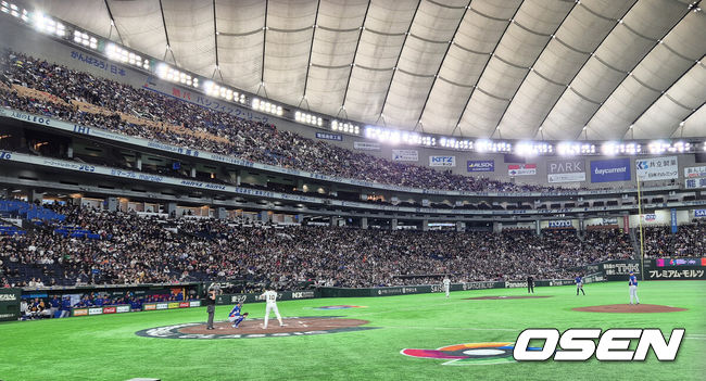 [OSEN=도쿄(일본), 손용호 기자] 5일 일본 도쿄돔에서 월드베이스볼클래식(WBC) 조별리그 첫 경기 호주와 대만의 경기가열렸다.우리 대표팀은 체코와 WBC 조별리그 1차전에서 격돌한다.대만 팬들이 도쿄돔을 가득 채우고 응원을 하고 있다. 2026.03.05/spjj@osen.co.kr