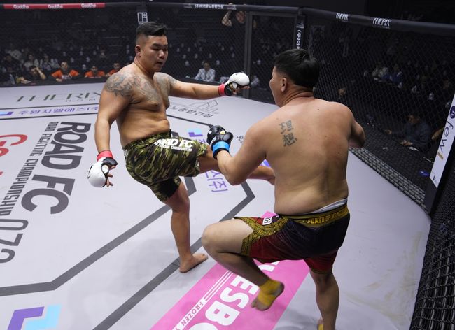 로드FC입식1호 파이터인‘국내 입식 헤비급 최강’이호재(29,평택 팀 던전)가‘명승사자’명현만(41)을 콜아웃했다. / 로드FC