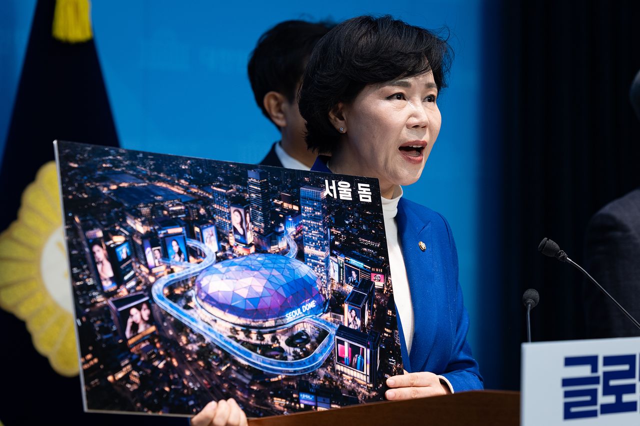 전현희 더불어민주당 의원은 지난달 2일 서울시장 선거 출마를 선언하며, DDP 해체와 서울 돔 건립을 핵심공약을 내세웠다. [뉴스1]