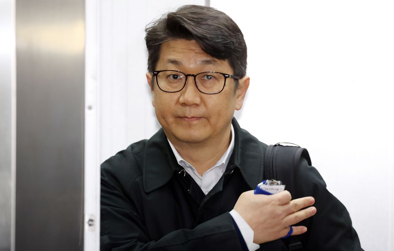 문지석 광주지검 부장검사가 지난달 26일 오전 서울 서초구 안권섭 특별검사팀 사무실에서 '쿠팡 일용직 노동자 퇴직금 미지급 사건' 관련 참고인 조사를 받기 위해 출석하고 있다. 뉴스1