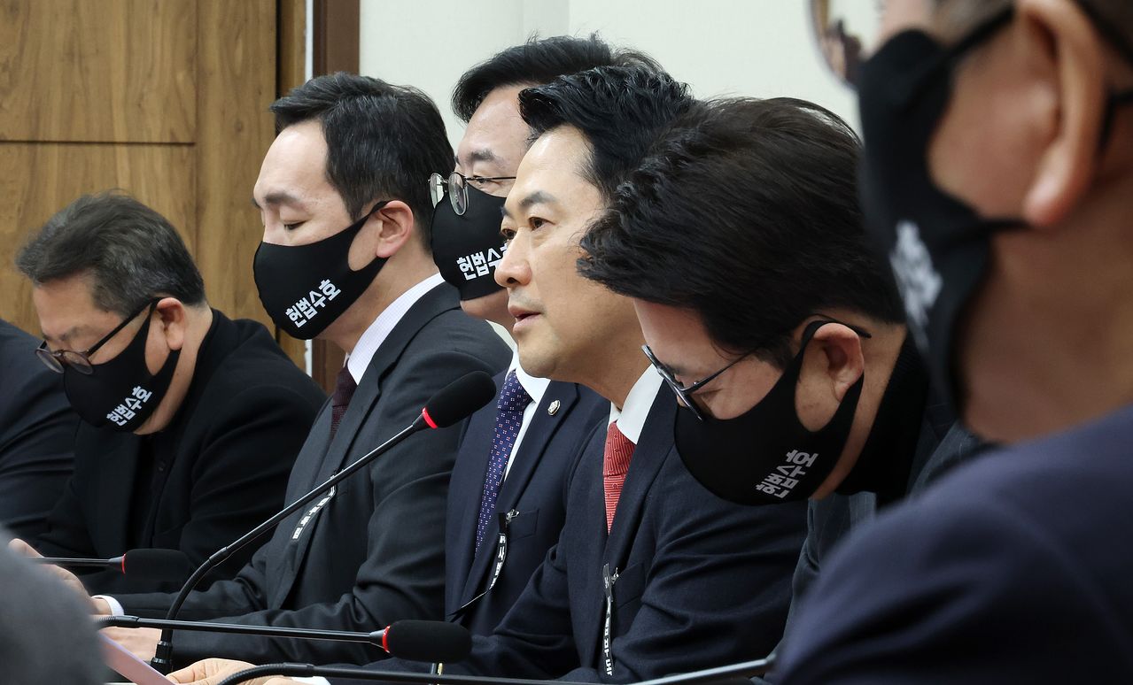 장동혁 국민의힘 대표가 5일 국회에서 열린 최고위원회의에서 발언하고 있다. 연합뉴스