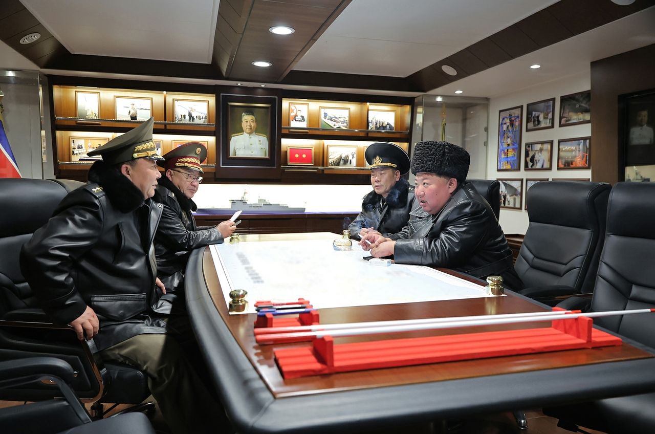 노동신문은 5일 "김정은 동지께서 3월 3일과 4일 구축함 '최현호'를 방문하고 함선구분대의 전투정치 훈련 실태와 취역을 앞두고 진행중인 함의 작전 수행 능력 평가시험 공정을 요해(파악)했다"고 보도했다. 노동신문, 뉴스1