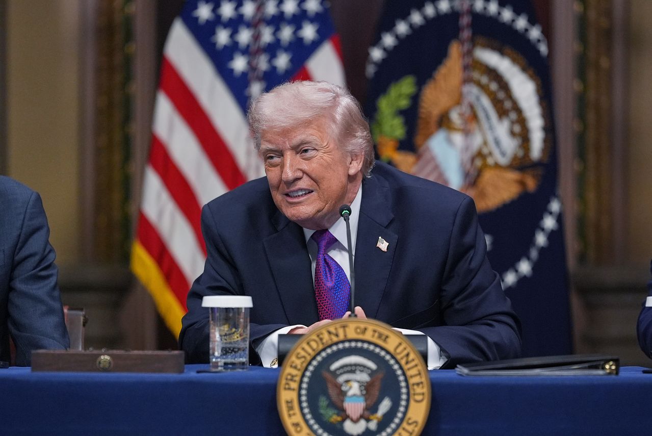 도널드 트럼프 미국 대통령이 4일(현지시간) 백악관 아이젠하워 행정관저 건물 인디언 조약실에서 열린 '요금 납부자 보호 서약' 행사에서 이란 공습 상황에 대해 언급하고 있다. AP=연합뉴스