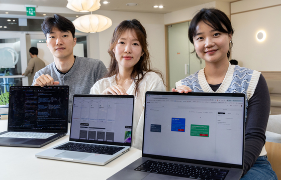 중고거래 플랫폼 당근에서 근무하고 있는 직원들. 왼쪽부터 권우석 백엔드 개발자, 김수지 PM, 천재윤 서비스운영실 ML 파트장. 장진영 기자