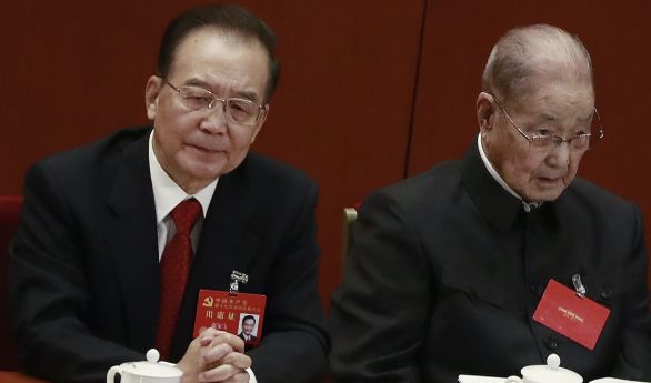 2017년 중국공산당 전국인민대표대회에 참석한 쑹핑(오른쪽). EPA=연합뉴스