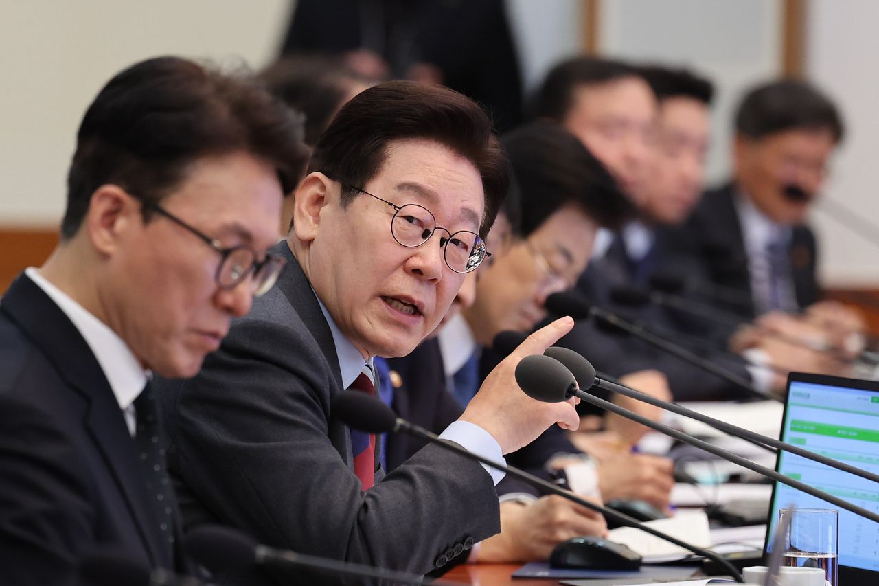 이재명 대통령이 5일 청와대에서 열린 임시 국무회의에서 발언하고 있다. 뉴스1