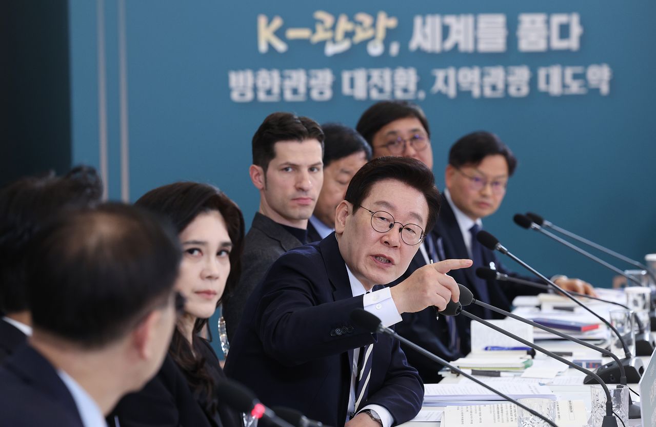 이재명 대통령이 지난달 25일 서울 청와대 본관에서 열린 제11차 확대국가관광전략회의에서 발언하고 있다.청와대사진기자단