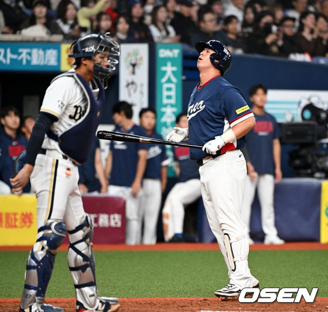 [OSEN=오사카(일본), 손용호 기자] 3일 일본 오사카 교세라돔에서 월드베이스볼클래식(WBC) 공식 연습 경기 한국 야구 대표팀과 오릭스 버팔로스의 경기가 열렸다.우리 대표팀은 연습 경기 2차전을 치른 뒤 5일 일본 도쿄돔에서 체코와 WBC 조별리그 1차전에서 격돌한다.9회초 무사에서 한국 노시환이 삼진으로 물러나고 있다. 2026.03.03 /spjj@osen.co.kr