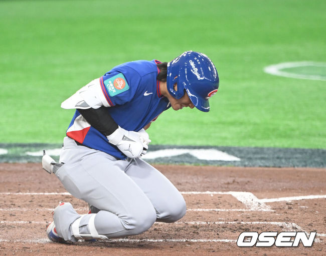 [OSEN=도쿄(일본), 손용호 기자] 5일 일본 도쿄돔에서 월드베이스볼클래식(WBC) 조별리그 첫 경기 호주와 대만의 경기가열렸다.우리 대표팀은 체코와 WBC 조별리그 1차전에서 격돌한다.대만 천제쉔(천제센)이 타구에 맞아 손가락 부상을 당했다. 2026.03.05/spjj@osen.co.kr