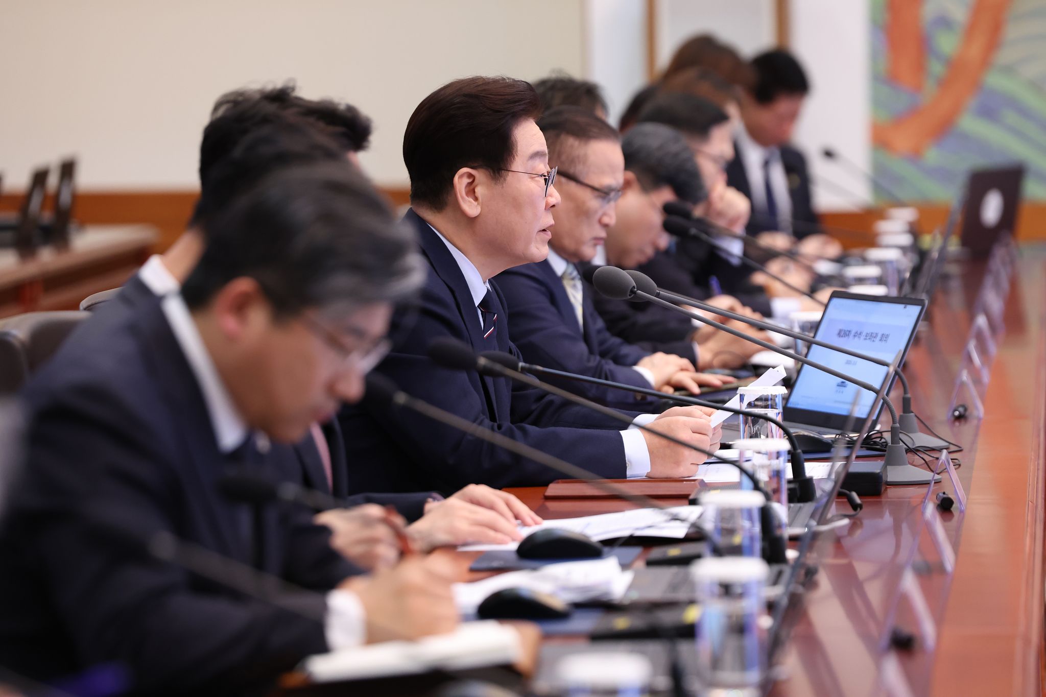 이재명 대통령이 6일 청와대에서 열린 수석보좌관회의에서 발언하고 있다. 연합뉴스