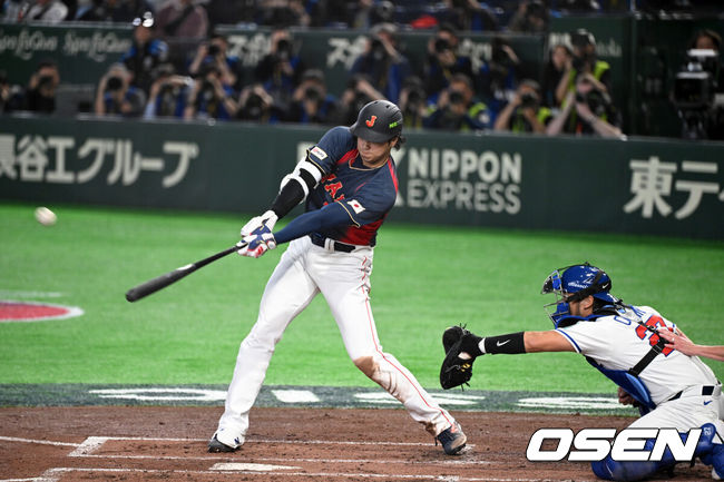 [OSEN=도쿄(일본), 손용호 기자] 6일 일본 도쿄돔에서 월드베이스볼클래식(WBC) 조별리그 C조 일본과 대만의 경기가열렸다.일본은 야마모토 요시노부, 대만은 쩡하오쥔을 선발로 내세웠다.2회초 1사 만루에서 일본 오타니 쇼헤이가 만루 홈런을 치고 있다. 2026.03.06/spjj@osen.co.kr