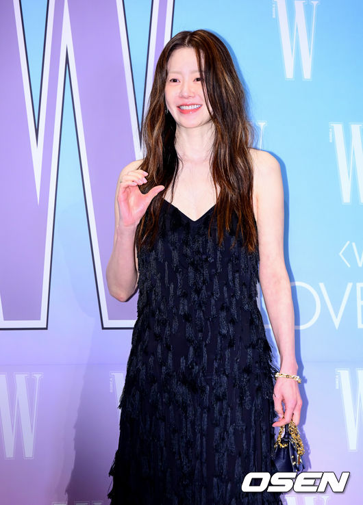 [OSEN=지형준 기자] 15일 서울 종로구 당주동 포시즌스 호텔 서울에서 더블유 코리아 제20회 유방암 인식 향상 캠페인 자선 포토 행사가 열렸다.이날 TXT 수빈, 고수, 고현정, 공명, 그레이, 김민하, 김세정, 김영광, 김영대, 김지석, 노상현, 노정의, 덱스, 르세라핌(채원, 카즈하), 몬스타엑스(형원, 셔누), 문소리, 바밍타이거, 박규영, 박은빈, 박재범, 방탄소년단 RM, 제이홉, 뷔, 변우석, 수현, 스트레이키즈(방찬, 승민), 아이들(미연, 민니, 소연, 슈화, 우기), 아이브 레이, 안유진, 장원영, 아일릿(윤아, 모카, 민주, 원희, 이로하), 에스파(카리나, 윈터, 지젤, 닝닝), 엔믹스(해원, 설윤), 엔하이픈(성훈, 제이크), 엔하이픈(정원), 엘리스, 올데이프로젝트(애니, 타잔, 베일리, 영서, 우찬), 우원재, 원지안, 이동휘, 이민호, 이수지, 이수혁, 이영애, 이유미, 이준혁, 이준호, 이채민, 임수정, 임지연, 있지(예지, 유나), 장윤주, 전소니, 전소미, 전여빈, 정려원, 정해인, 조유리, 추영우, 코드쿤스트, 크리스탈, 키키(지유, 이솔, 수이, 하음, 키야), 태양, 하정우, 화사, 효연 등이 참석했다.배우 고현정이 포즈를 취하고 있다. 2025.10.14. /jpnews@osen.co.kr