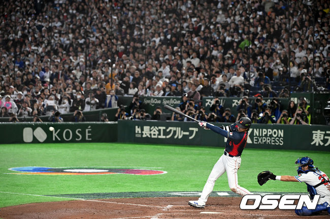 [OSEN=도쿄(일본), 손용호 기자] 6일 일본 도쿄돔에서 월드베이스볼클래식(WBC) 조별리그 C조 일본과 대만의 경기가열렸다. 4회초 무사에서 일본 오타니 쇼헤이가 타격을 하고 있다. 2026.03.06/spjj@osen.co.kr