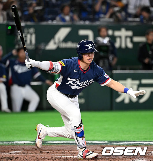 [OSEN=도쿄(일본), 손용호 기자] 7일 일본 도쿄돔에서 2026 월드베이스볼클래식(WBC) 조별리그 C조 대한민국과 일본의 경기가열렸다.한국은 잠수함 고영표, 일본은 좌완 기쿠치 유세이를 선발로 내세웠다. WBC에서 2006년 4강, 2009년 준우승을 차지한 한국은 이후 3개 대회(2013년, 2017년, 2023년)에서 연달아 1라운드를 통과하지 못하고 있다. 이번 대회에서는 8강 토너먼트 복귀를 목표로 대회에 임하고 있다. 지난 5일 체코와의 첫 경기에서는 11-4로 대승을 거두며 좋은 출발을 했다.2회초 1사에서 한국 김혜성이 삼진을 당하고 있다. 2026.03.07/spjj@osen.co.kr