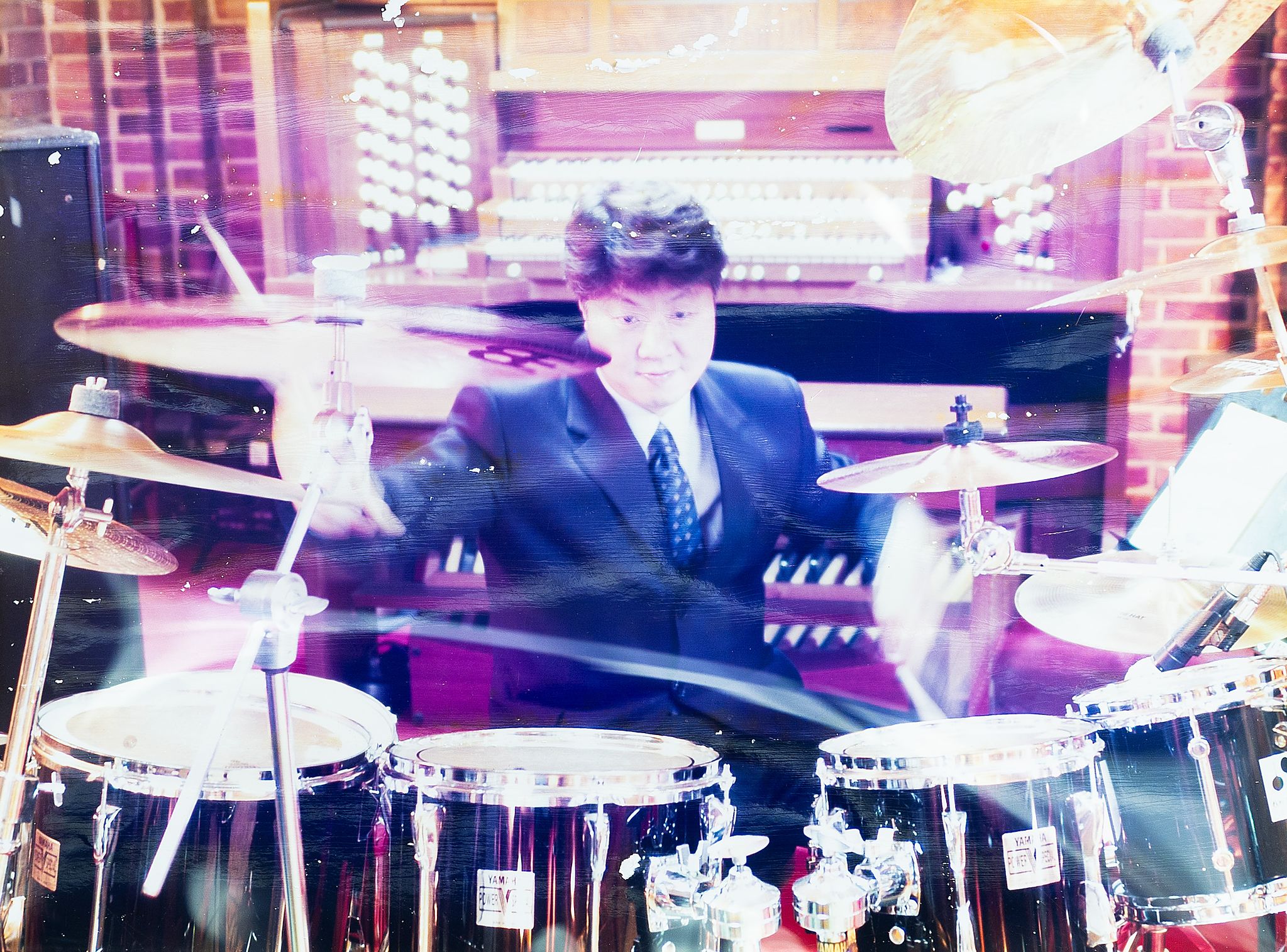 박 대표의 아버지이자 미8군에서 연주한 1세대 드러머 박흥진 씨. 최고의 기타리스트로 불리는 함춘호 한국연주자협회장과 함께 연주했다. 