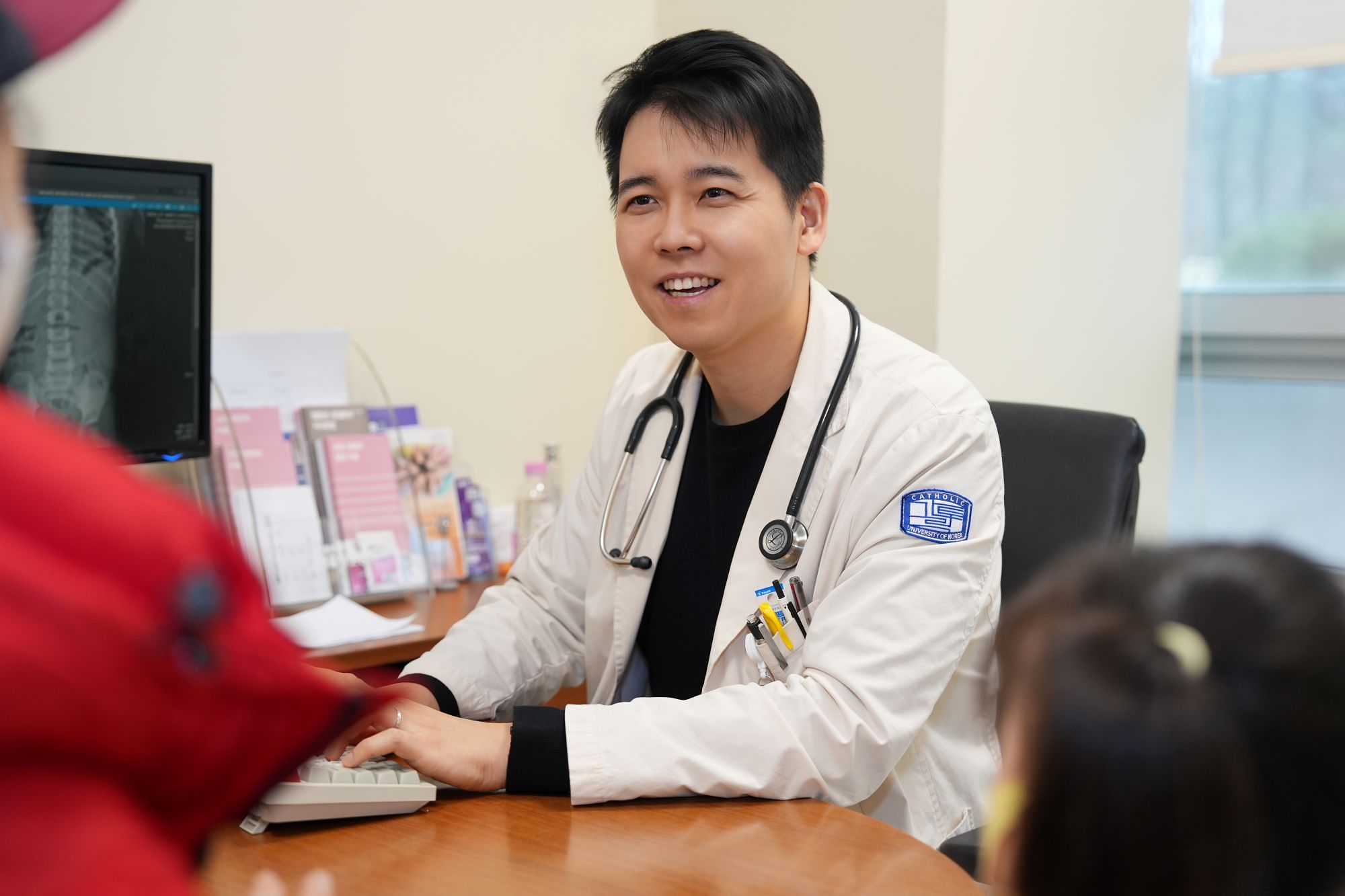 류인혁 서울성모병원 소아청소년과 교수가 진료하는 모습. 사진 서울성모병원