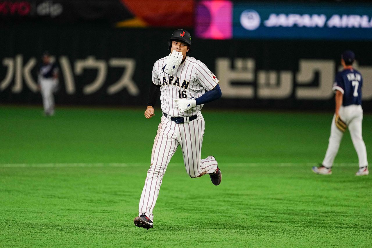 한국전에서 동점 홈런을 치고 그라운드를 도는 오타니. AFP=연합뉴스