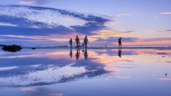 '2022 대한민국 우수 관광사진'(은상)으로 선정된 변산해수욕장 일몰 풍경. [사진 한국관광공사]