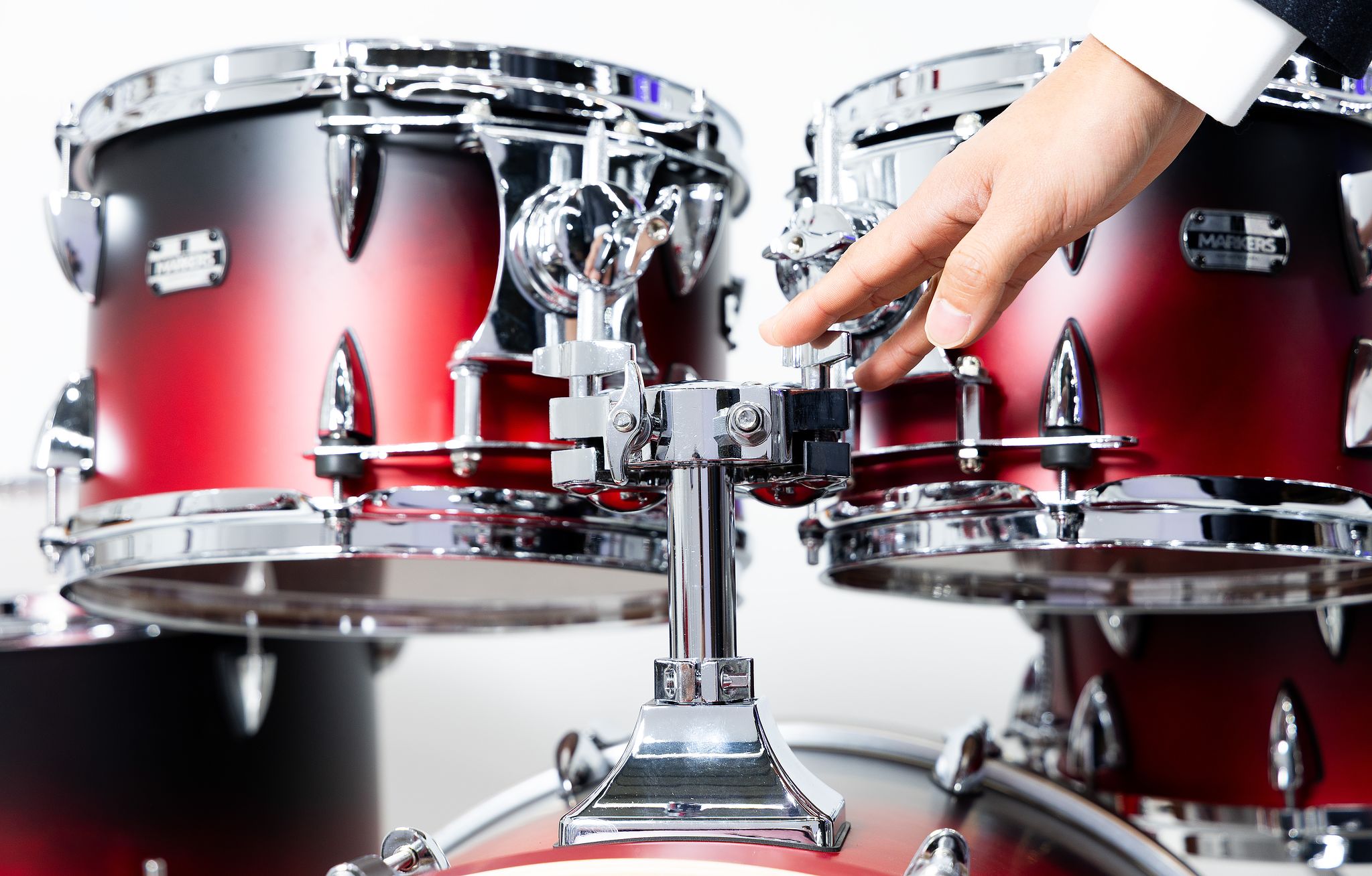 박 대표는 마커스뮤직 드럼의 장점 중에 하나로 탐 홀더, 스탠드 등의 드럼을 고정하고 이어주는 금속 하드웨어를 꼽았다. 