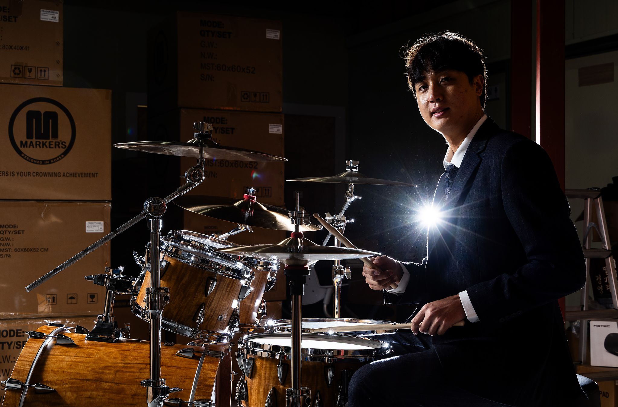 박 대표가 연주실력을 뽐내고 있다. 그는 현재도 주 1회는 꾸준히 연주하고 있다