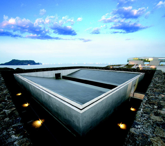 안도 다다오가 설계한 제주 휘닉스아일랜드의 유민 아르누보 뮤지엄(지니어스 로사이)와 플로이스트(글라스 하우스·오른쪽 위). 사진 휘닉스호텔앤드리조트