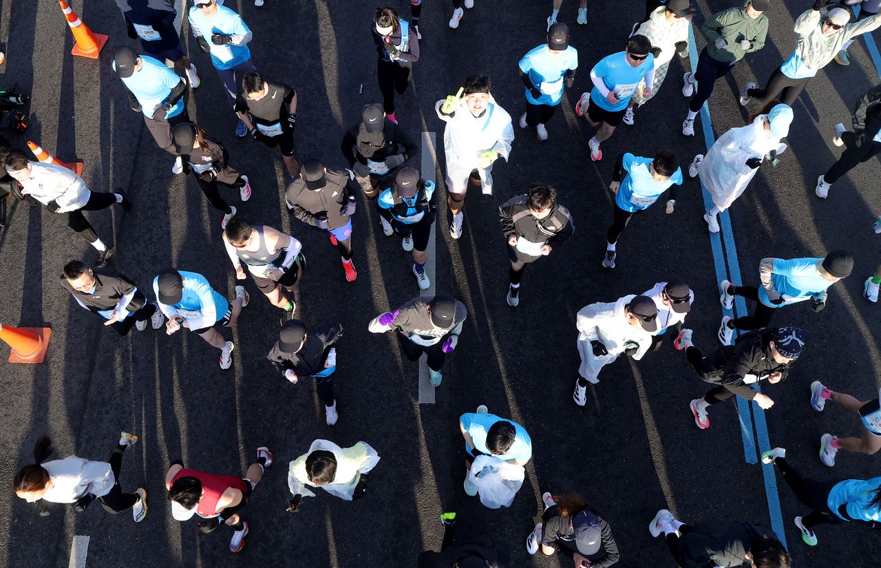 8일 오전 열린 2026고양하프마라톤 참가자들이 힘차게 출발하고 있다. 장진영 기자.