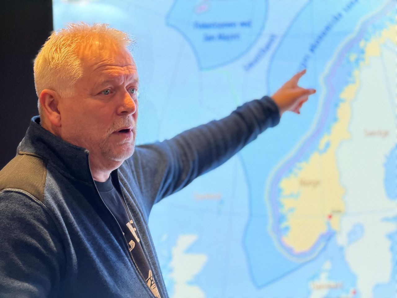 로아르 비야네스외 실레라게 커뮤니케이션 디렉터가 노르웨이 어업 구역에 대해 설명하고 있다. 천권필 기자