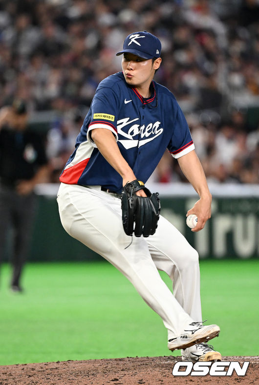 [OSEN=도쿄(일본), 손용호 기자] 7일 일본 도쿄돔에서 2026 월드베이스볼클래식(WBC) 조별리그 C조 대한민국과 일본의 경기가열렸다. 7회말 2사 만루에서 한국 김영규가 일본 요시다에 역전 밀어내기 볼넷을 허용하고 있다. 2026.03.07/spjj@osen.co.kr