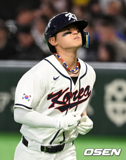 [OSEN=도쿄(일본), 손용호 기자] 8일 일본 도쿄돔에서 2026 월드베이스볼클래식(WBC) 1라운드 C조 조별리그 대한민국과 대만의 경기가열렸다.한국은 전날(7일) 일본과의 경기에서 6-8로 석패했다. 앞서 체코전을 11-4로 잡았던 한국은 1승1패를 마크하게 됐고, 남은 대만전과 호주전에 사활을 걸어야 한다.4회말 무사에서 한국 김도영이 우익수 플라이로 물러나며 아쉬워하고 있다. 2026.03.08/spjj@osen.co.kr