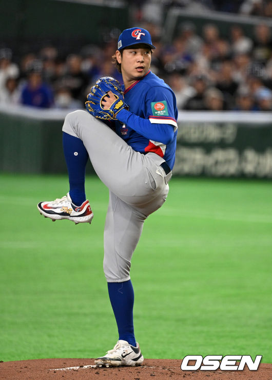 [OSEN=도쿄(일본), 손용호 기자] 8일 일본 도쿄돔에서 2026 월드베이스볼클래식(WBC) 1라운드 C조 조별리그 대한민국과 대만의 경기가열렸다.한국은 전날(7일) 일본과의 경기에서 6-8로 석패했다. 앞서 체코전을 11-4로 잡았던 한국은 1승1패를 마크하게 됐고, 남은 대만전과 호주전에 사활을 걸어야 한다.1회말 대만 구린루리양이 역투하고 있다. 2026.03.08/spjj@osen.co.kr