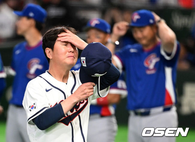 [OSEN=도쿄(일본), 손용호 기자] 8일 일본 도쿄돔에서 2026 월드베이스볼클래식(WBC) 1라운드 C조 조별리그 대한민국과 대만의 경기가열렸다.한국은 전날(7일) 일본과의 경기에서 6-8로 석패했다. 앞서 체코전을 11-4로 잡았던 한국은 1승1패를 마크하게 됐고, 남은 대만전과 호주전에 사활을 걸어야 한다.한국 류지현 감독이 식전행사를 하고 있다. 2026.03.08/spjj@osen.co.kr