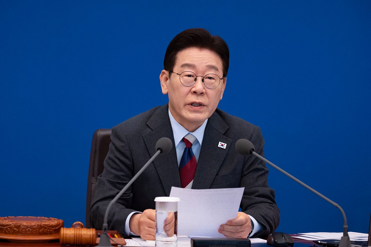 이재명 대통령이 5일 오전 청와대 본관에서 열린 제8회 임시 국무회의에서 발언하고 있다. 사진 청와대사진기자단 