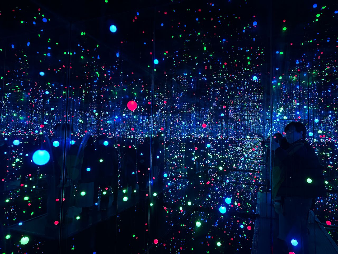 쿠사마 야요이의 작품인 무한거울방. 최충일 기자