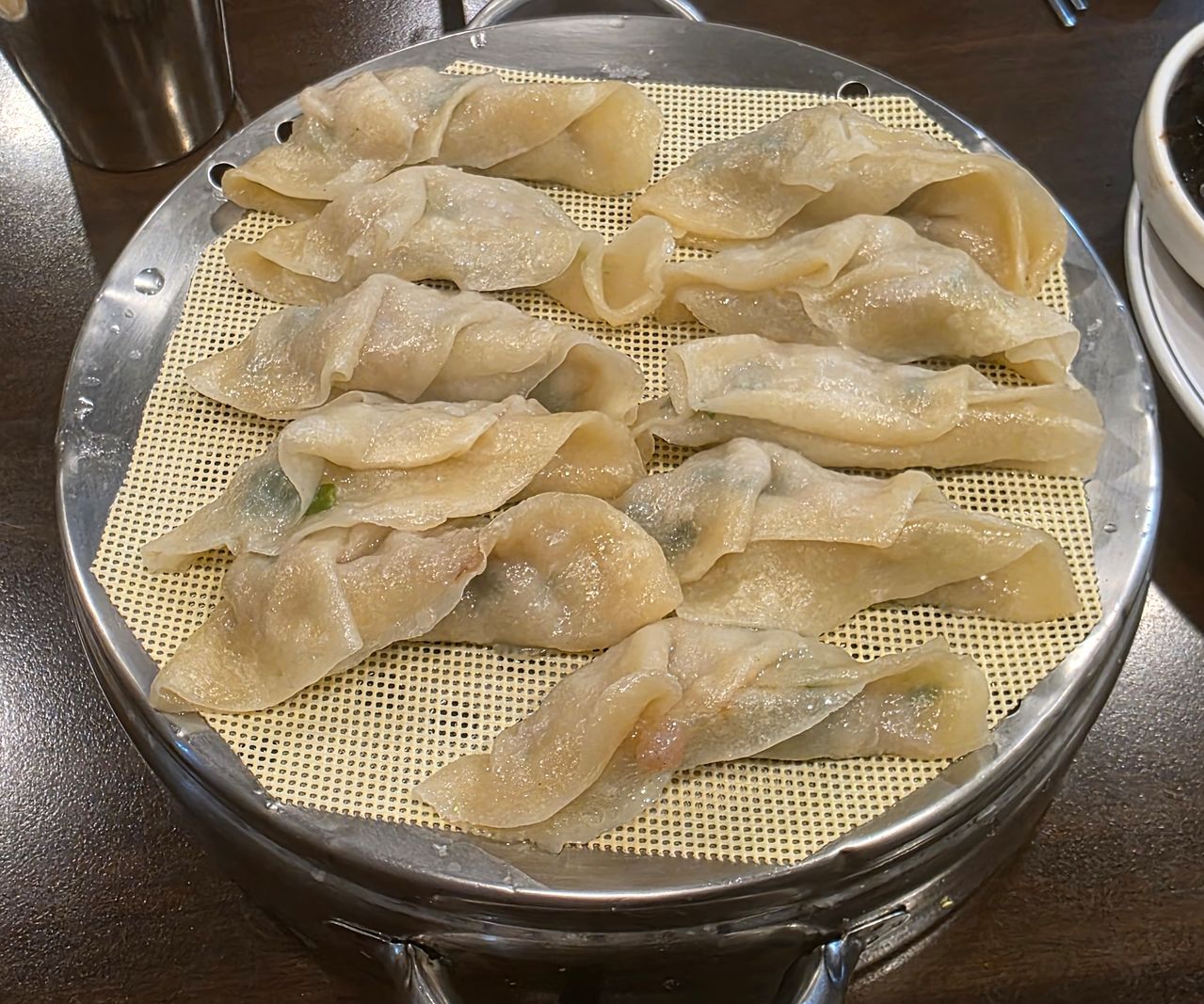 한때 '통만두'라고도 불렸던 찐만두. 요즘은 중식당 메뉴에서 거의 사라져가고 있다. 사진 송원섭 기자