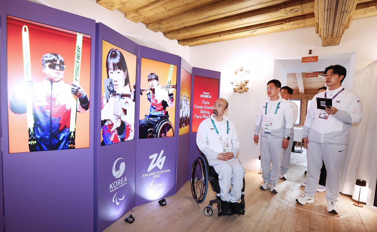 지난 7일 열린 코리아하우스 개관식에 참석한 정진완 대한장애인체육회장과 양오열 단장. 사진 대한장애인체육회