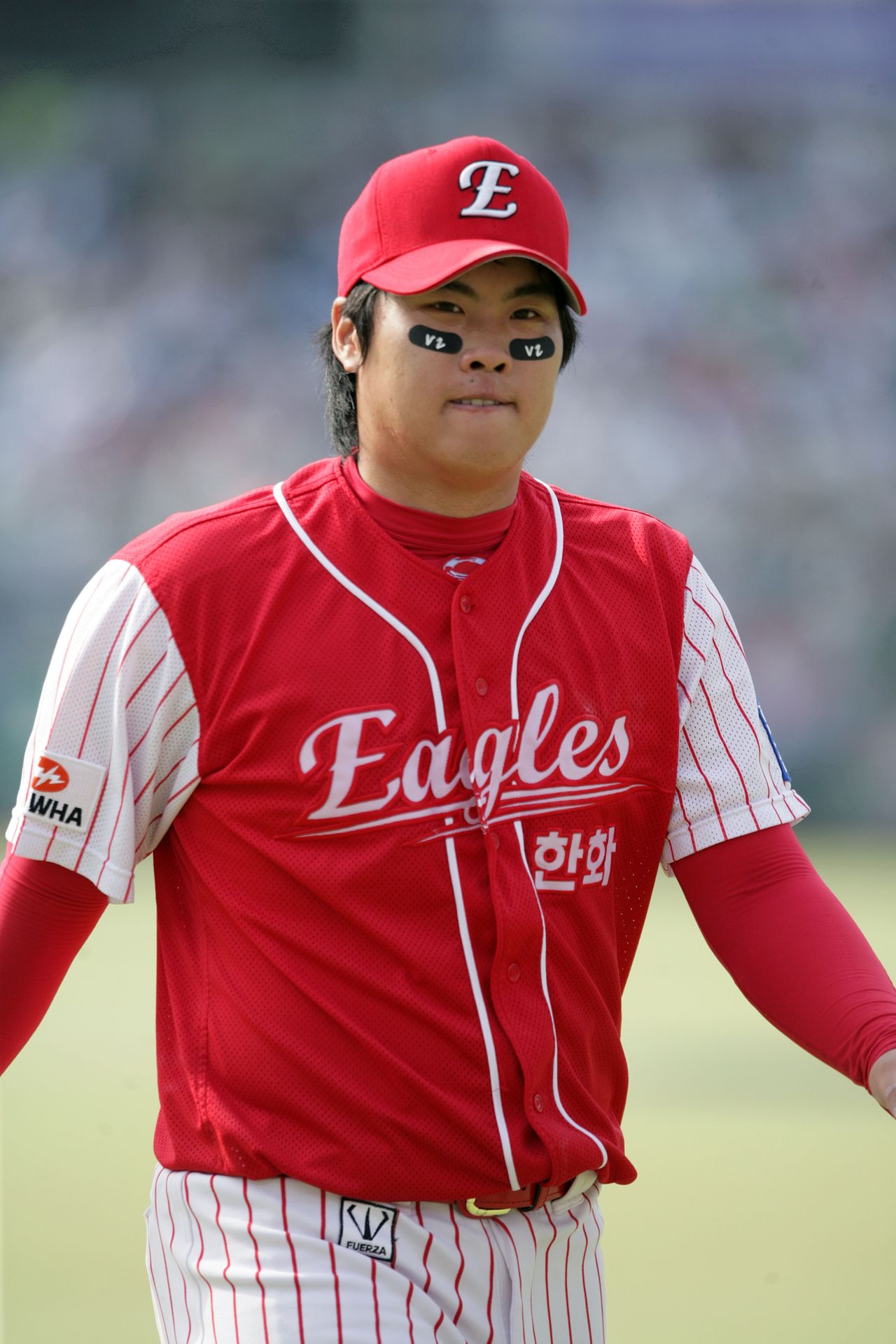 2006 한국시리즈 1차전 앞두고 아이패치에 'V2' 그려 넣은 류현진. 사진 한화 이글스