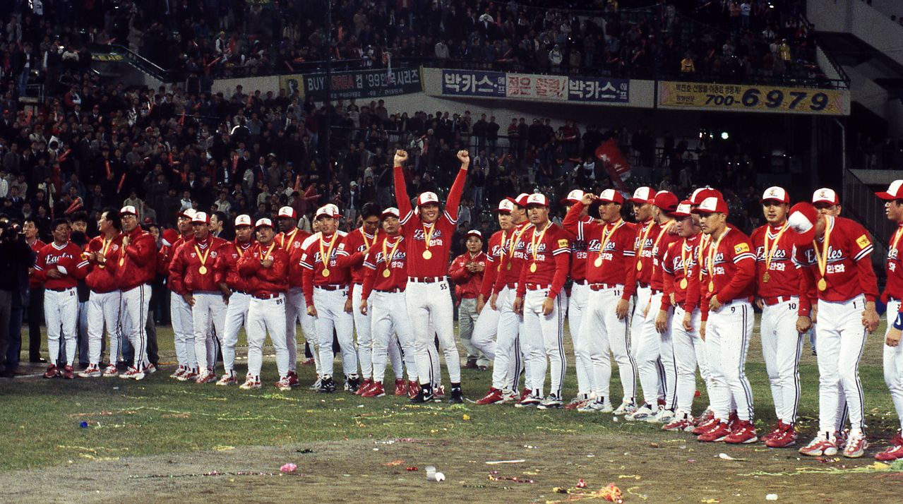 1999년 한화의 유일한 한국시리즈 우승 기념 사진. 사진 한화 이글스