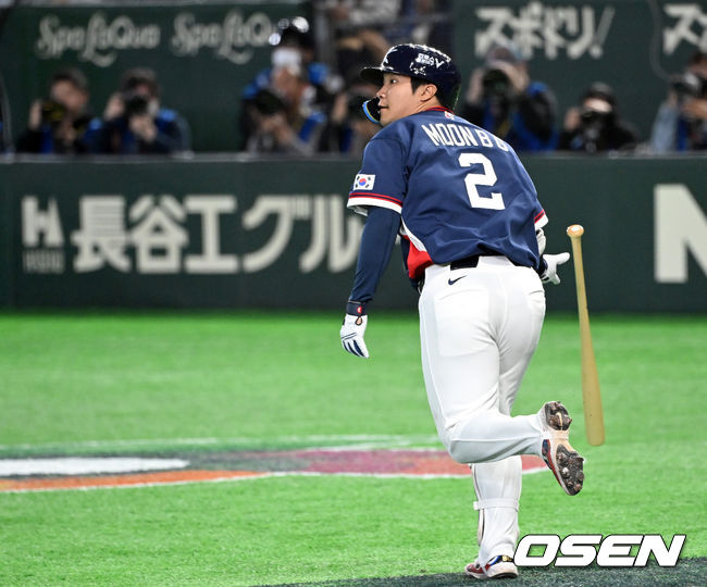 [OSEN=도쿄(일본), 손용호 기자] 9일 일본 도쿄돔에서 월드베이스볼클래식(WBC) 조별리그 C조 한국과 호주의 경기가열렸다. 5회초 2사 2루에서 한국 문보경이 좌월 적시타를 치고 있다. 2026.03.09/spjj@osen.co.kr
