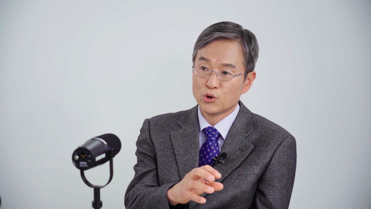 김병천 교수가 중앙일보와 인터뷰 하고 있는 모습. 뉴스페어링