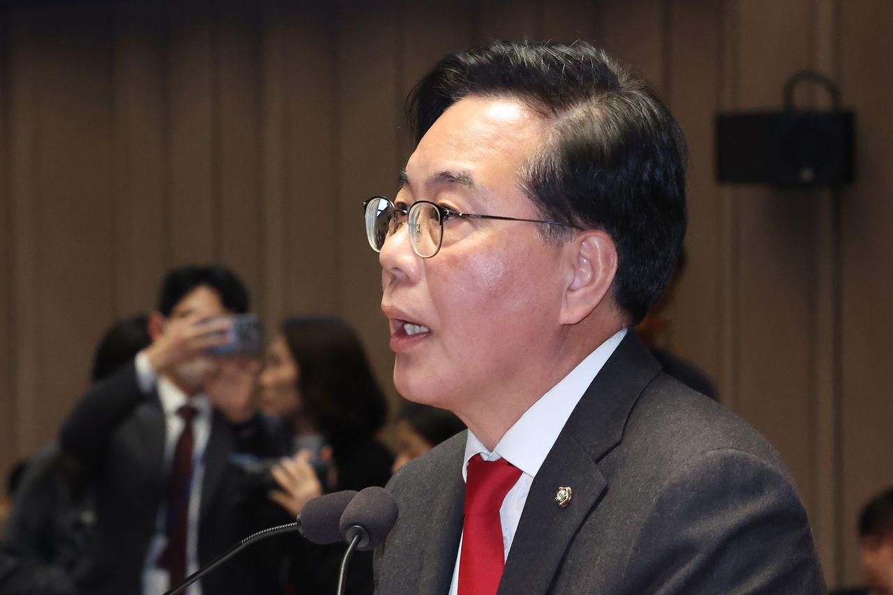 송언석 국민의힘 원내대표가 9일 서울 여의도 국회에서 열린 긴급 의원총회에서 발언하고 있다. 뉴스1