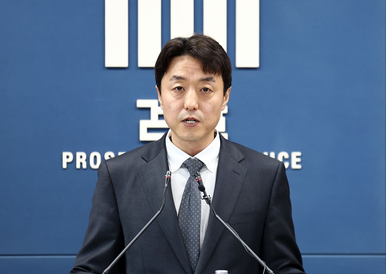 박경택 서울중앙지검 정보기술범죄수사부 부장검사가 9일 서울 서초구 서울고등검찰청에서 삼성전자 특허 관련 기밀정보 유출 사건 수사 결과를 발표하고 있다. 뉴스1